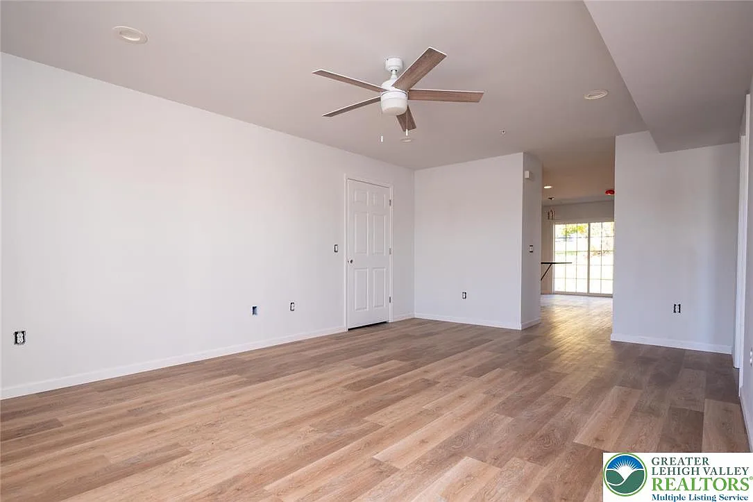 2 bed, 2.0 bath, 1407 sqft, $1,850 — Photo 3