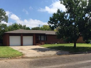 1714 Janice Ln, Garden City, KS 67846