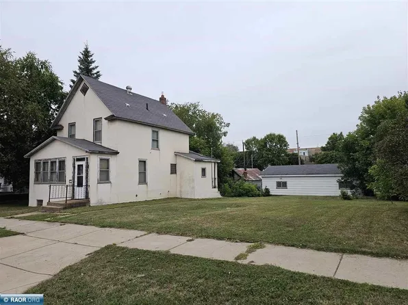 308 2nd St SW, Chisholm, MN 55719