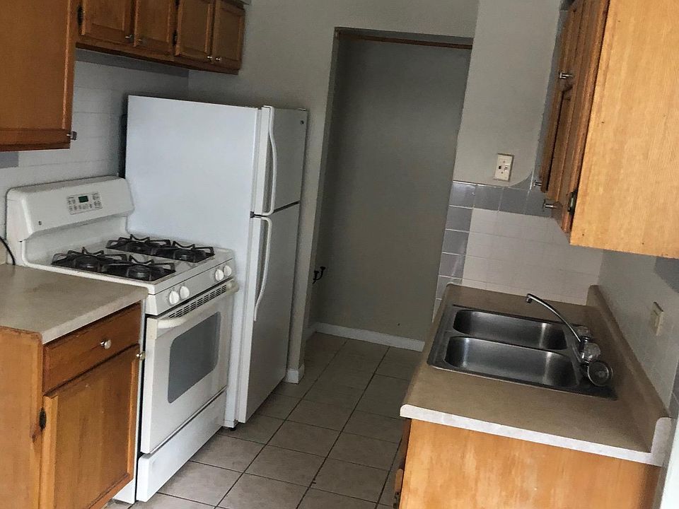 1st image of 5420 N Kenmore Ave APT 210