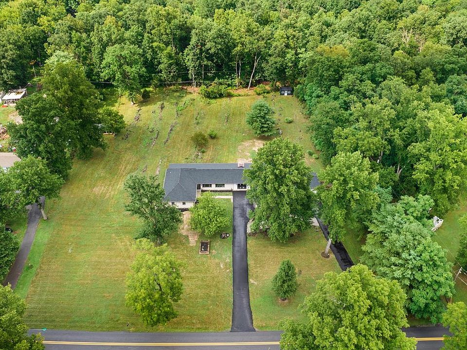 1st image of 374 Weaver Ln