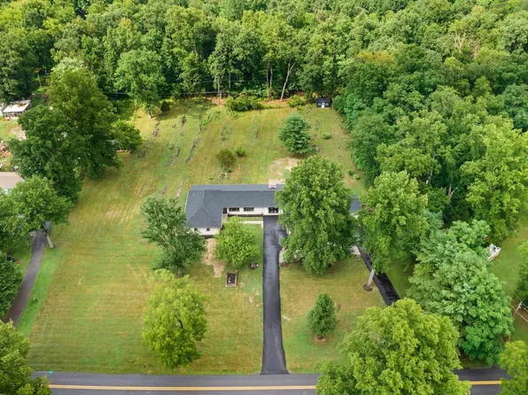 374 Weaver Ln, Martinsburg, WV 25403