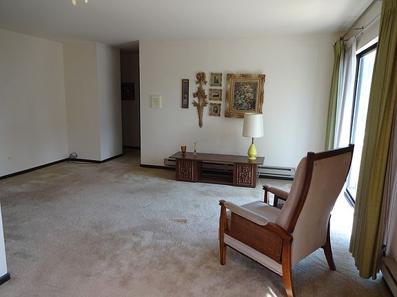 3rd image of 11818 S Komensky Ave APT 202