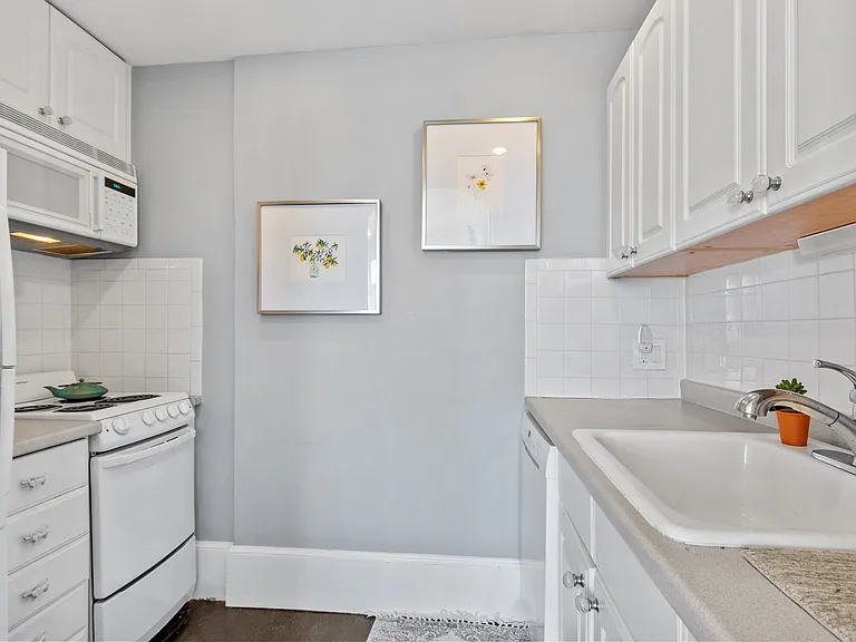 271 Dartmouth St #4H — Photo 11