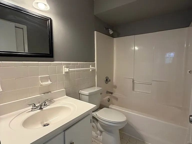 558 E Main St #3 — Photo 5
