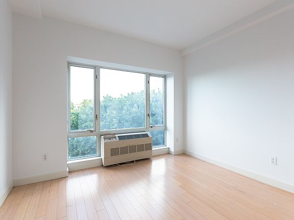 3rd image of 426 Lafayette Ave APT 4C