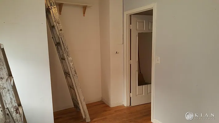 Rented by Kian Realty | media 17