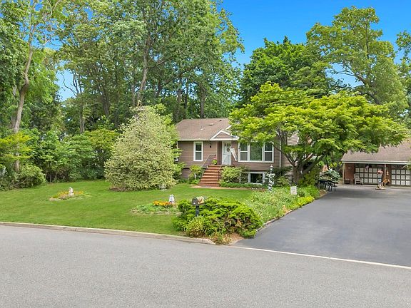 3rd image of 50 Soundview Drive
