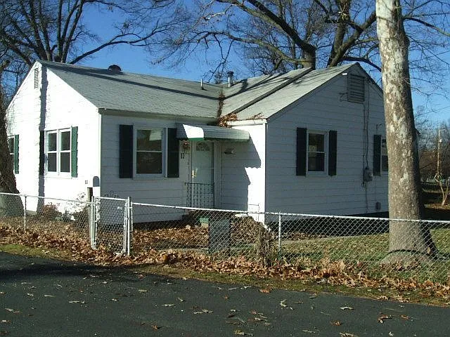 83 Circle Ave photo 1