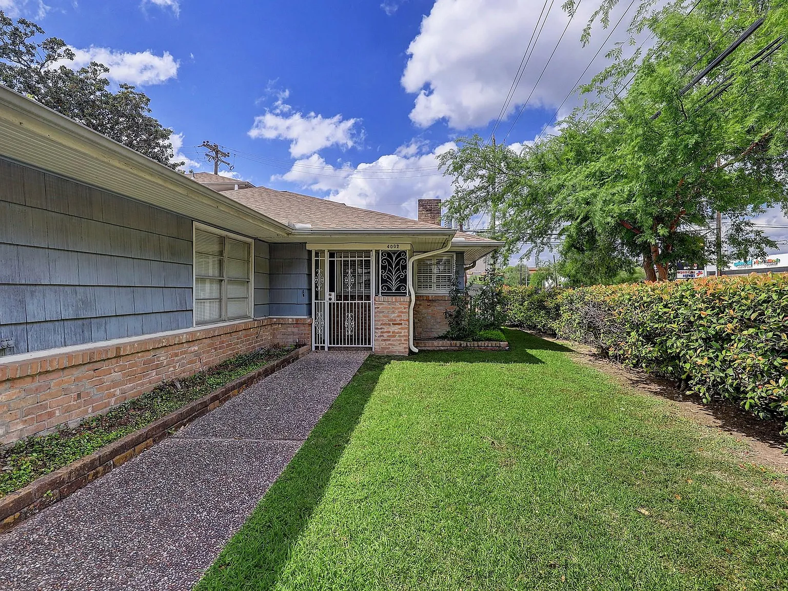 5 bed, 3.5 bath, 3399 sqft, $3,850 — Photo 2