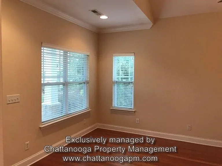 525 Callaway Ct — Photo 10