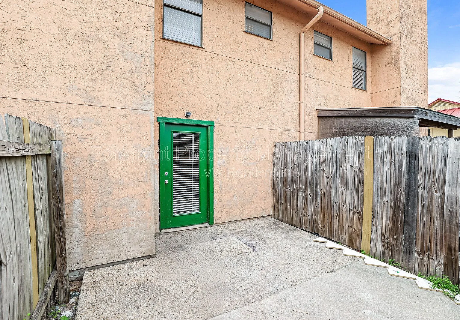 2 bed, 2.5 bath, $1,100 — Photo 4