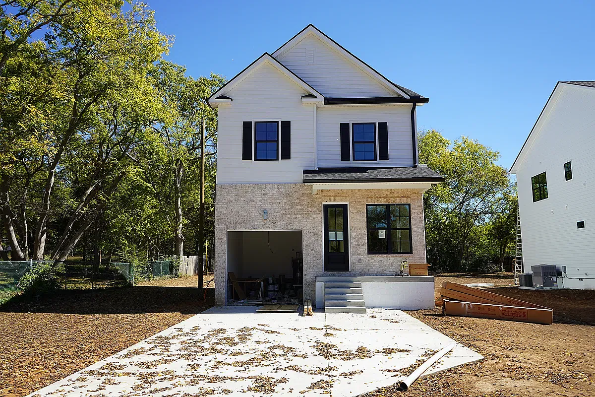 4 bed, 2200 sqft, $2,800 — Photo 2