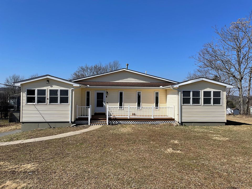 1st image of 4 Aspen Ln