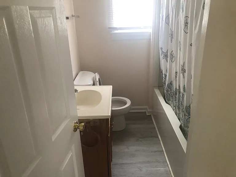 1614 Gladstone Ave SE — Photo 3
