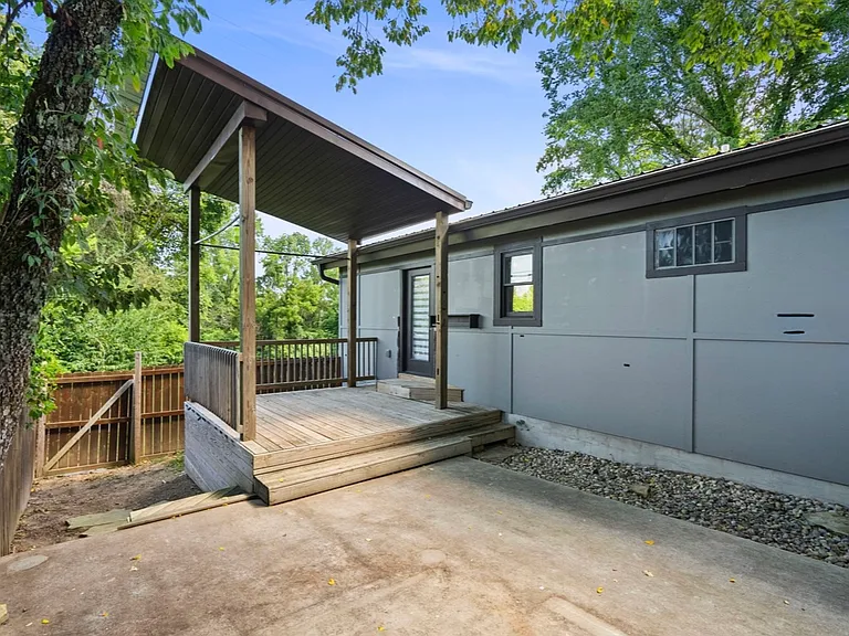 2044 Wilson Ln — Photo 11