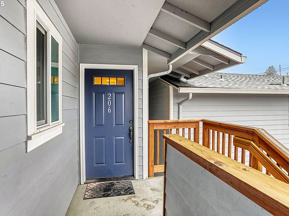 2nd image of 3925 SW Multnomah Blvd #206