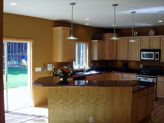 Kitchen - Granite tile counters, pounded copper trim provide a stunning look