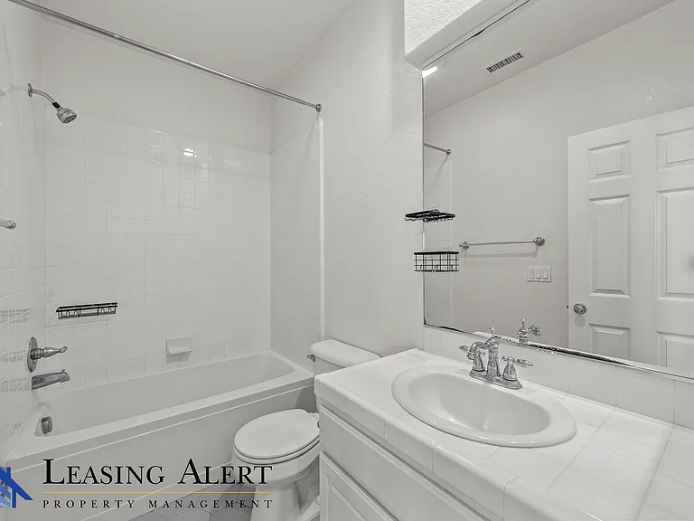 24320 Lorenzo Ln — Photo 11