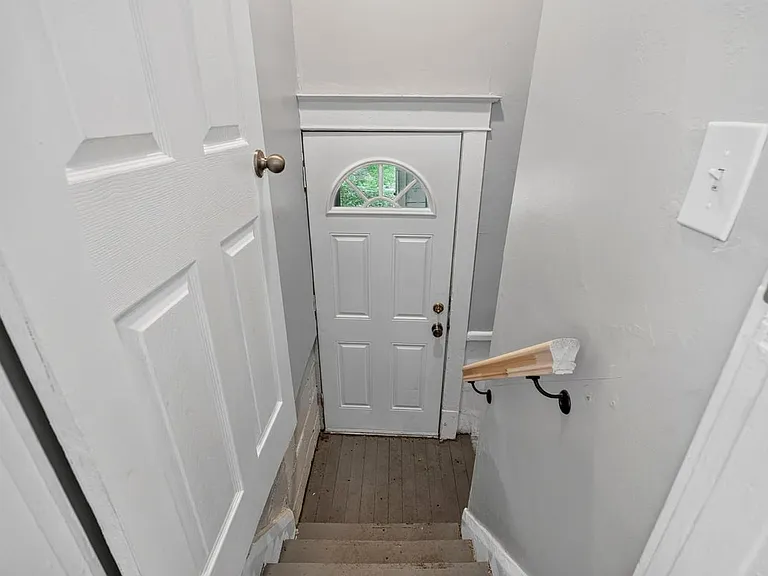 9006 Baroda Ave — Photo 31