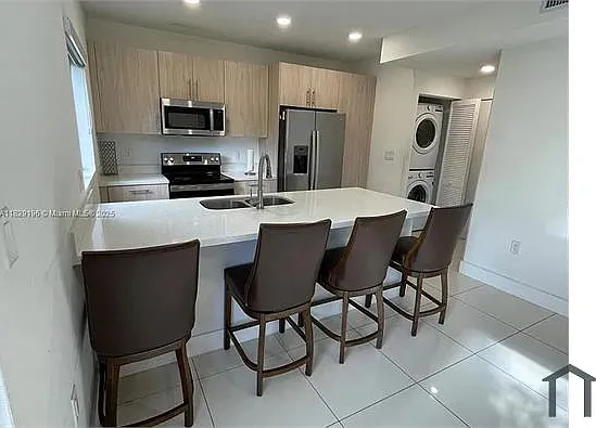 254 NW 11th Ct — Photo 3
