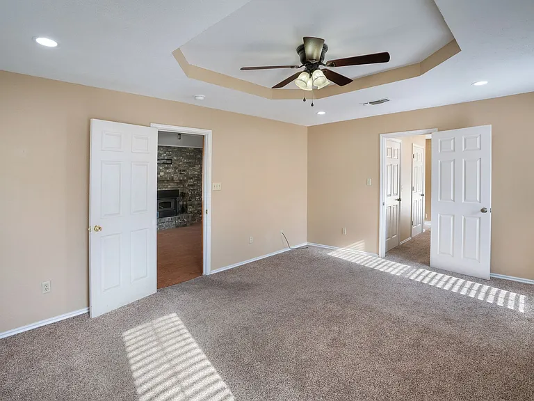 300 E Short St — Photo 22