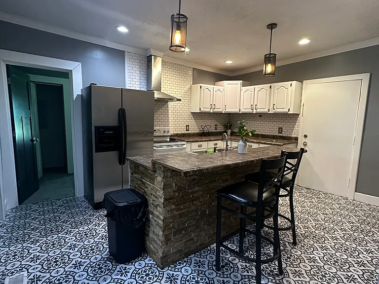 404 E Jackson St — Photo 13