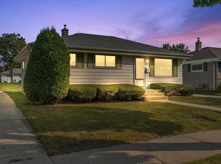 1432 W Vogel Ave, Milwaukee, WI 53221