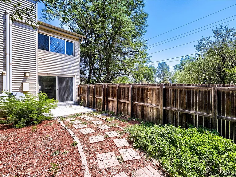 1190 Poplar Ave — Photo 10