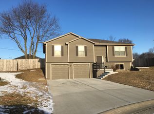 1704 N Dover St, Independence, MO 64058