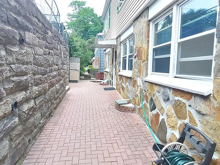 125 Washington Ave N — Photo 30