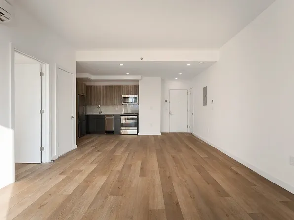 1000 Lorimer Street image 2 of 7