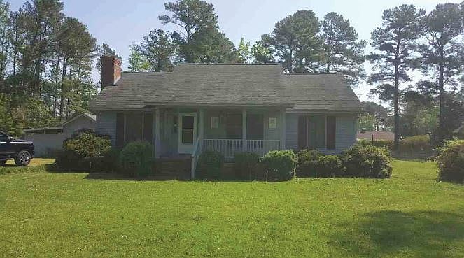 1st image of 124 Wisteria St