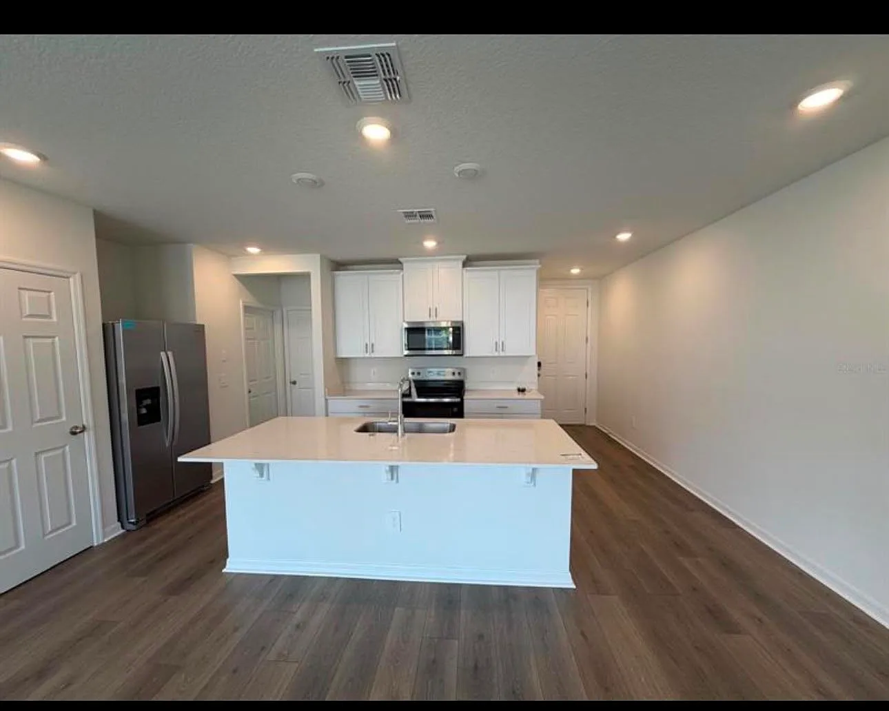 3 bed, 2.5 bath, 1566 sqft, $2,400 — Photo 4
