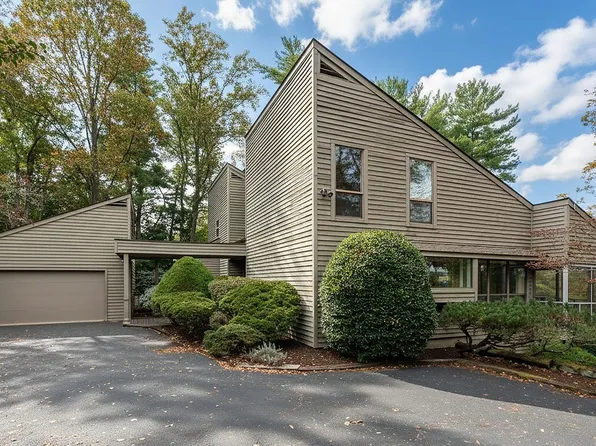 225 Mount View Dr, Staunton, VA 24401