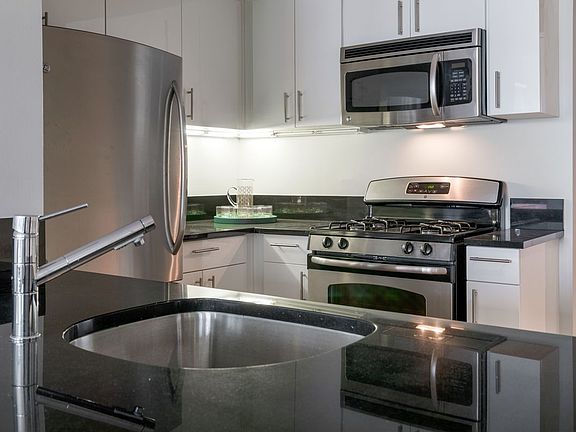 3rd image of 236 Livingston St APT 15B