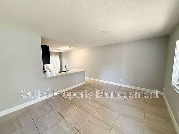 4th image of 422 S Hill Ave