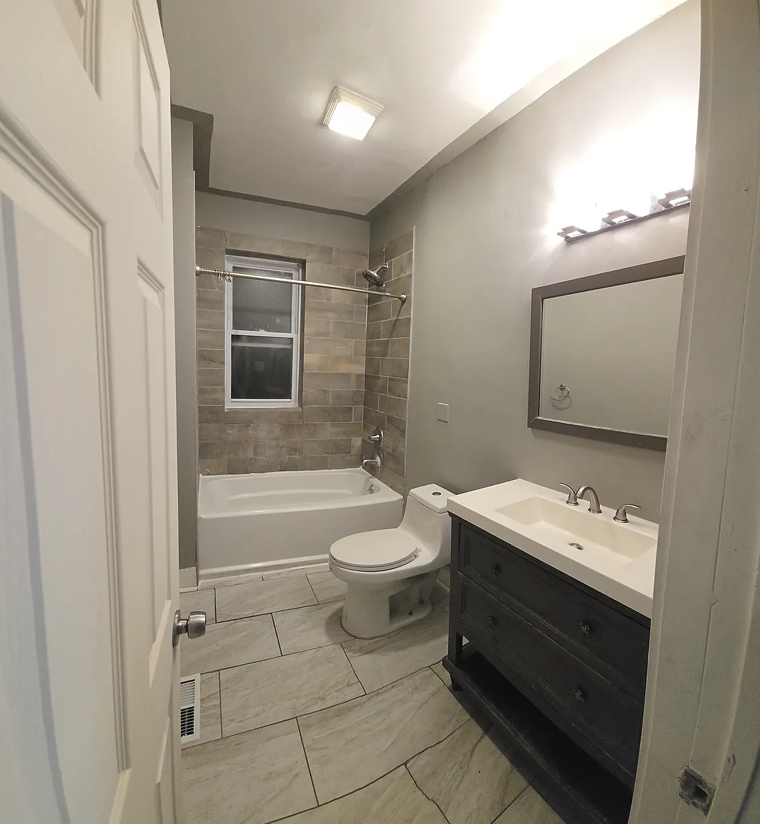 Building Photo - 7725 S Aberdeen St #1