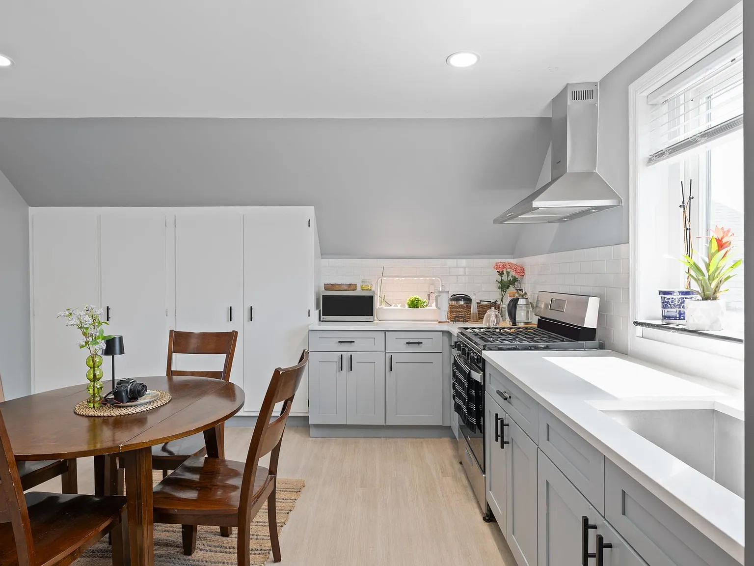 2 bed, 1.0 bath, $2,800 — Photo 4