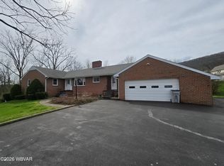 15 Stone Ridge Ln, Mill Hall, PA 17751