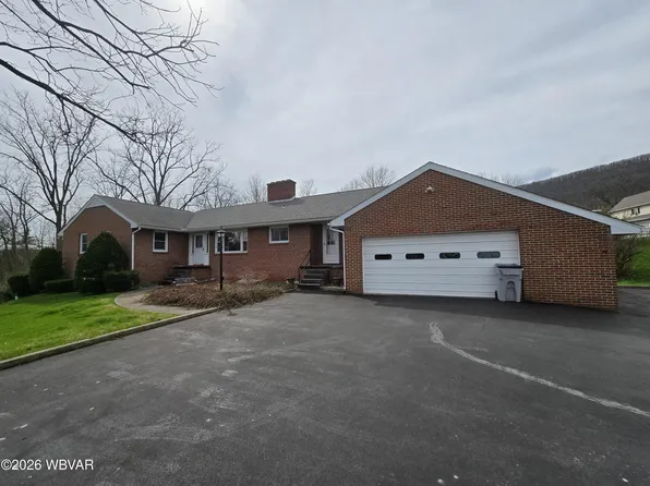 15 Stone Ridge Ln, Mill Hall, PA 17751