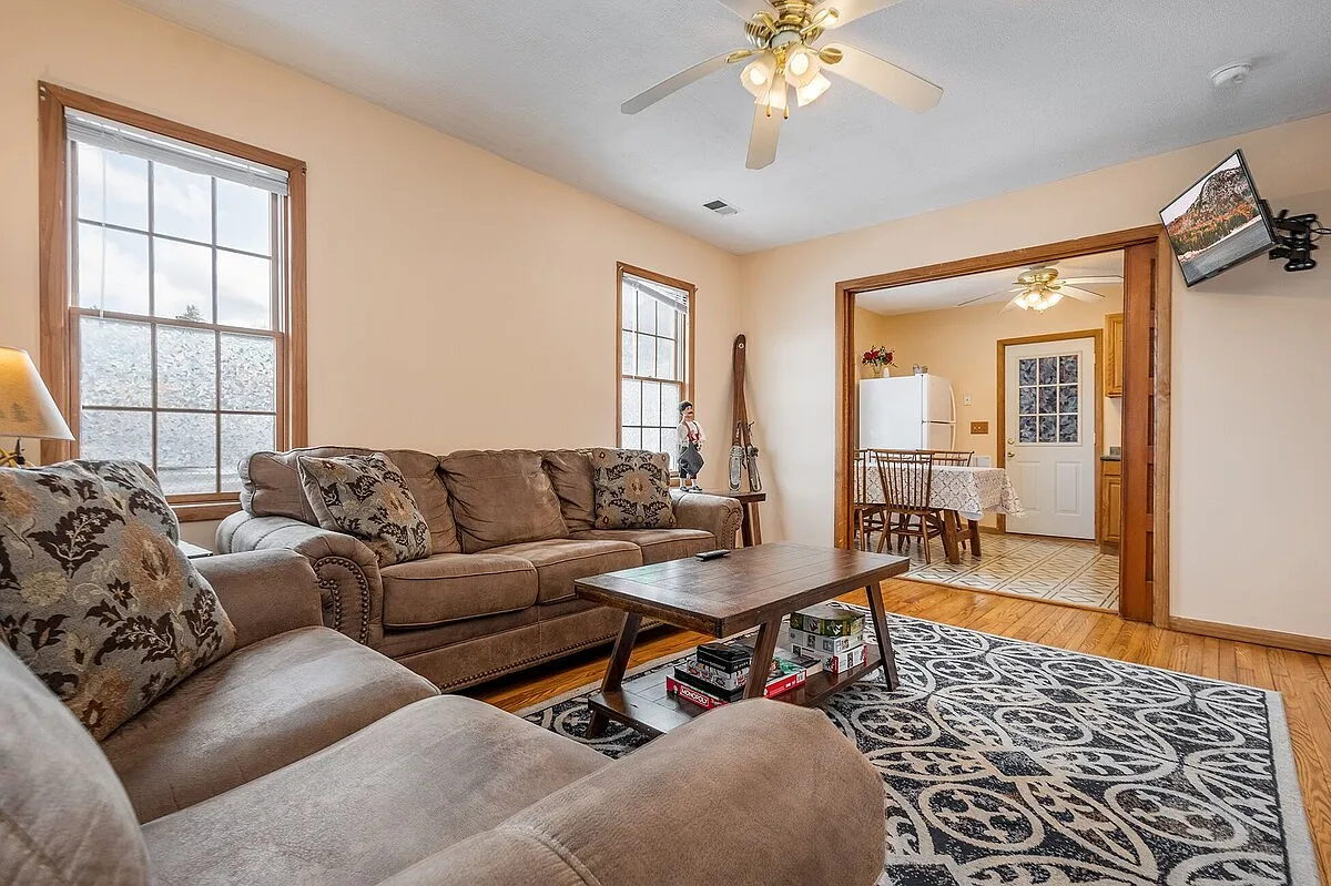 2 bed, $1,300 — Photo 2