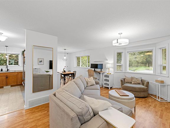 5th image of 680 Montague Rd