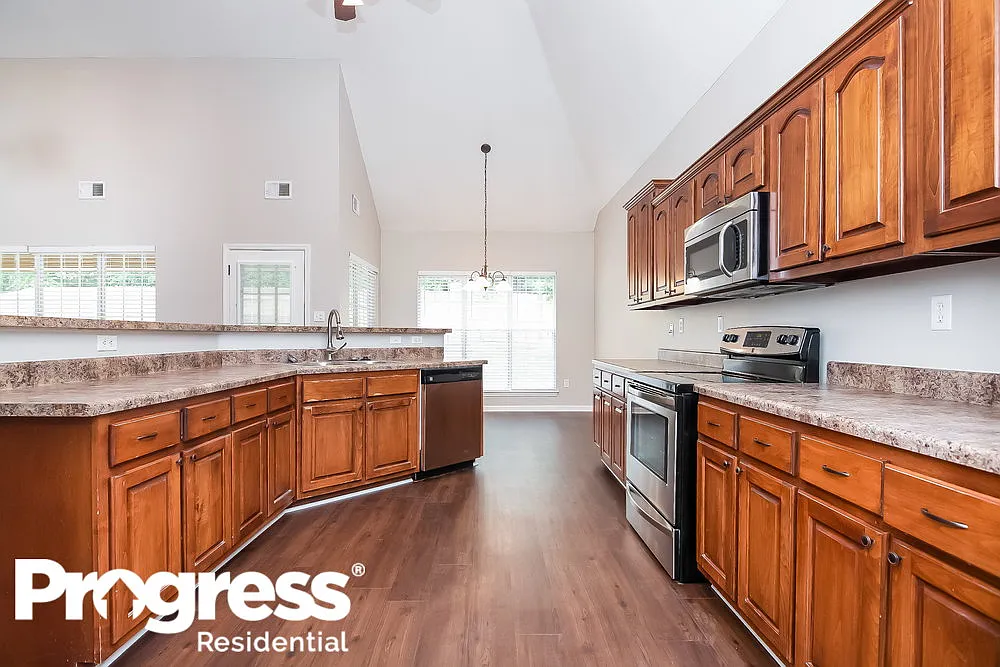 4 bed, 2.0 bath, 2077 sqft, $2,240 — Photo 4