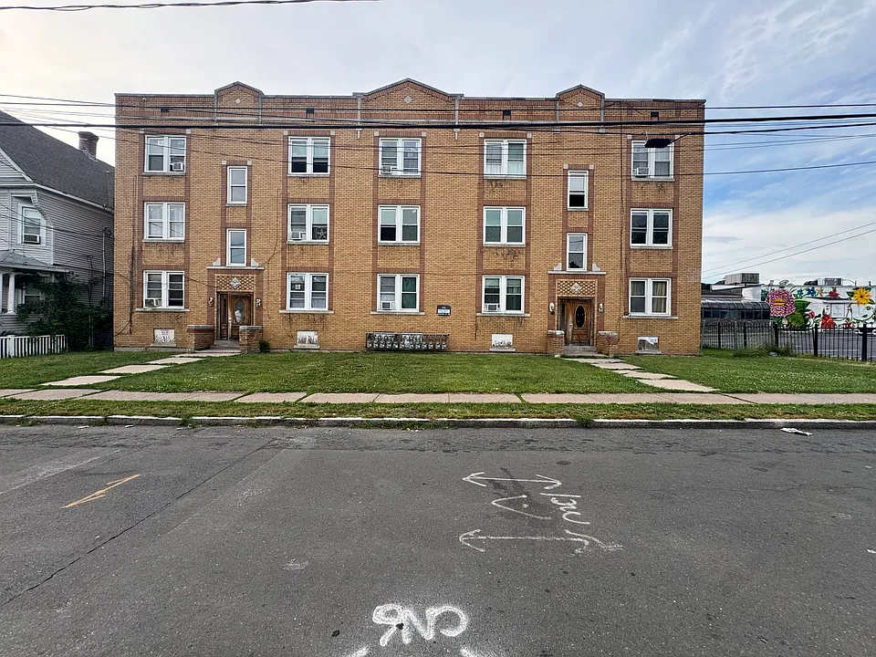 14 Standish St #2E