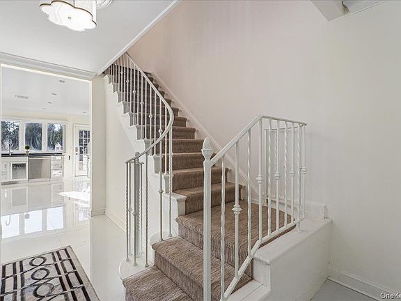 2nd image of 13 Arbor Place