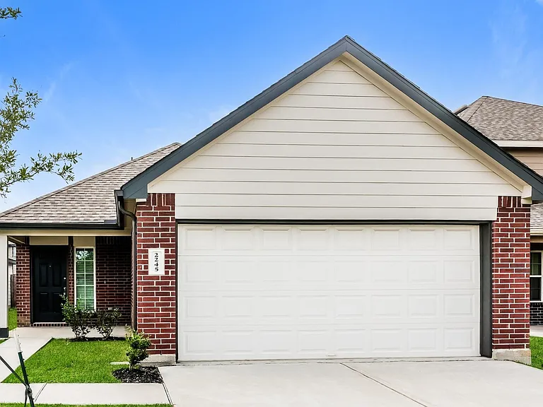 2245 Onyx Ln — Photo 1