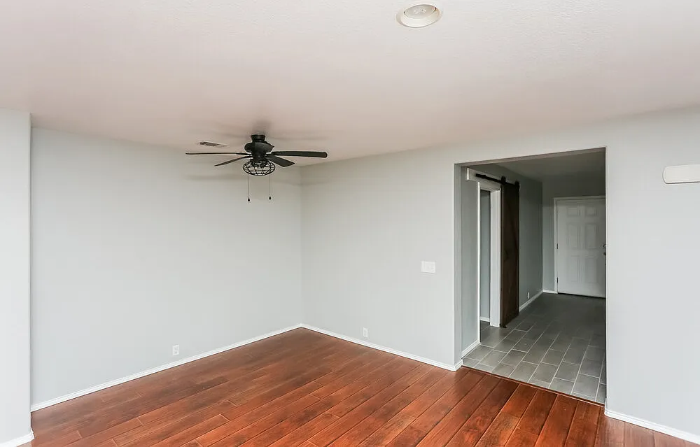 3 bed, 2.0 bath, 1846 sqft, $2,255 — Photo 2