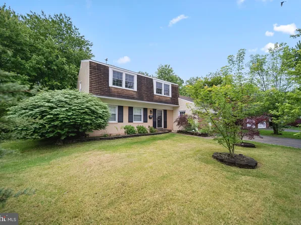 13 Overington Ave, Marlton, NJ 08053