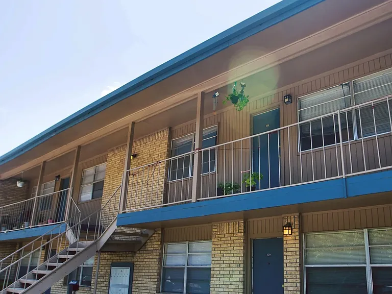 Concord Apartments — Photo 2